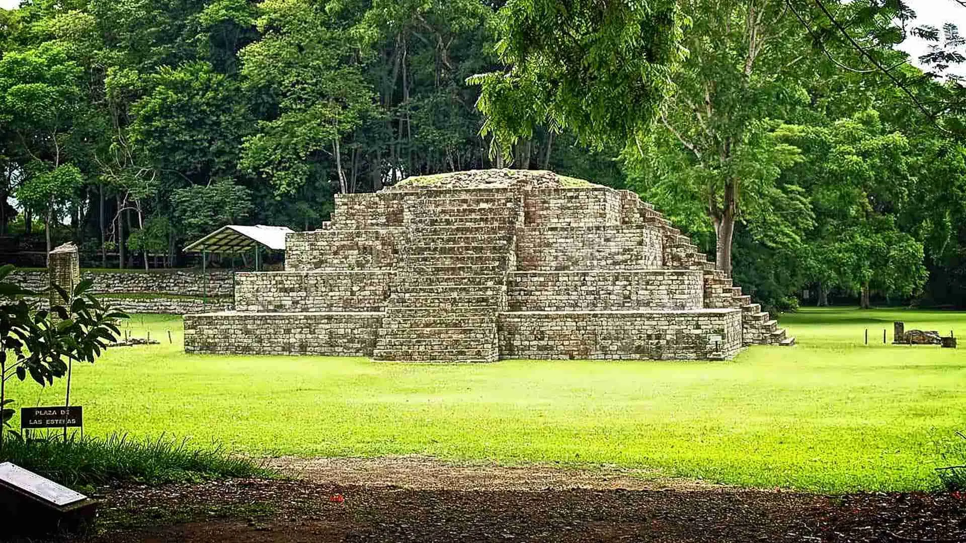 Copan Main Plaza - Temple 4